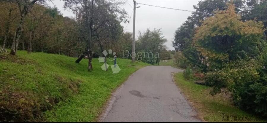 Zanimljivo zemljište s potencijalom u Osojniku - 3