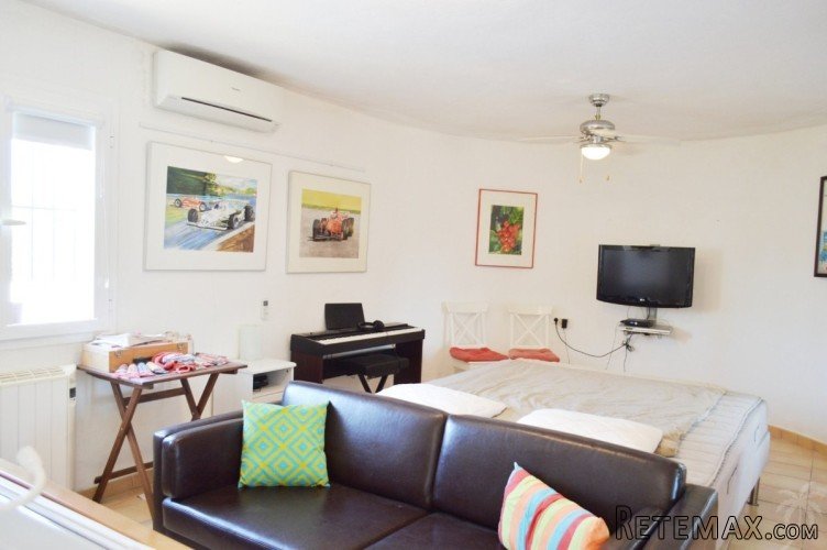 Modern, detached south facing villa with fabulous views.. - 4