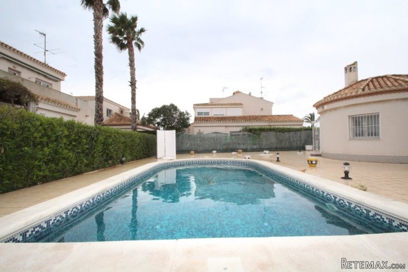 4 Bedrooms - Villa - Alicante - For Sale