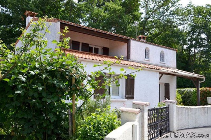 4 Bedroom Detached House For Sale - 2