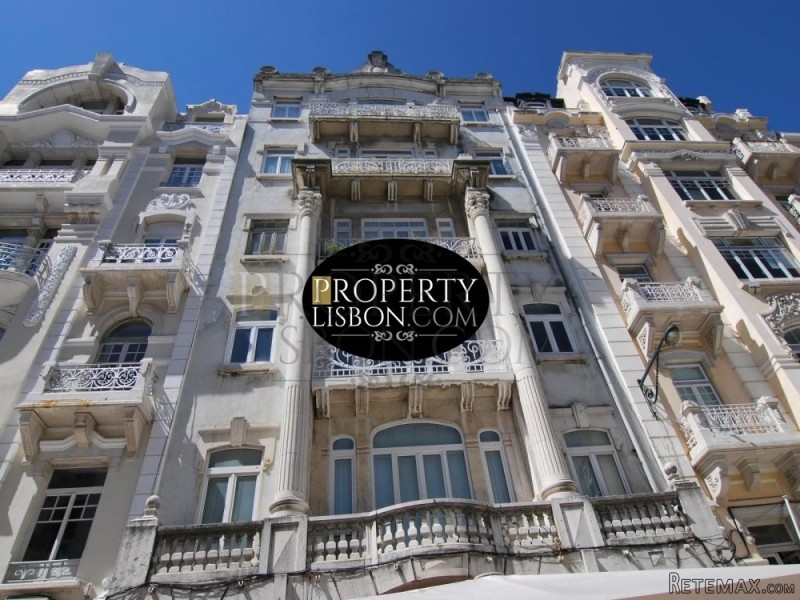 Exclusive renovated 4-bedroom apartment..