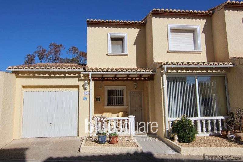 Semi-detached 3-bedroom house in a..