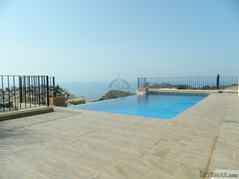 Stunning 3 Bedrooms 2 Bathrooms Villa..