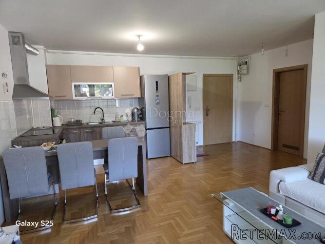 Dugo Selo dvosoban stan 51 m2 sa garažnim parkirnim mjestom
