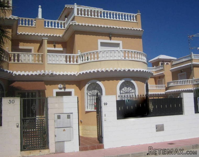 3 Bedrooms - Villa - Alicante - For Sale