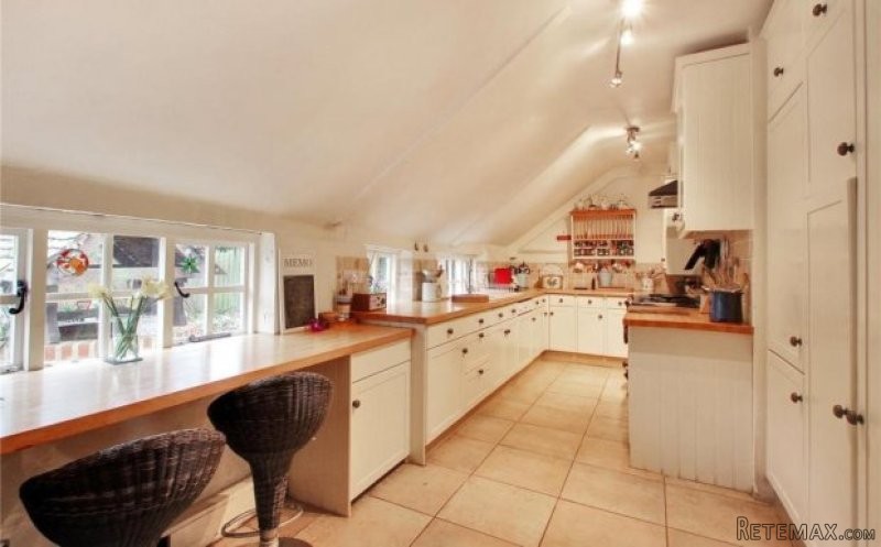 4 bedroom, Detached House house for sale - 2