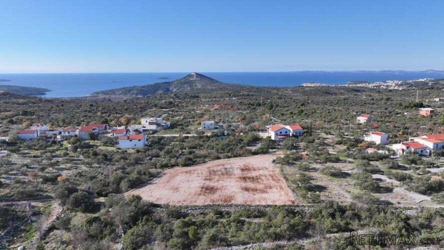 Primošten, građevinski teren 2186 m2 s pogledom na more - 2