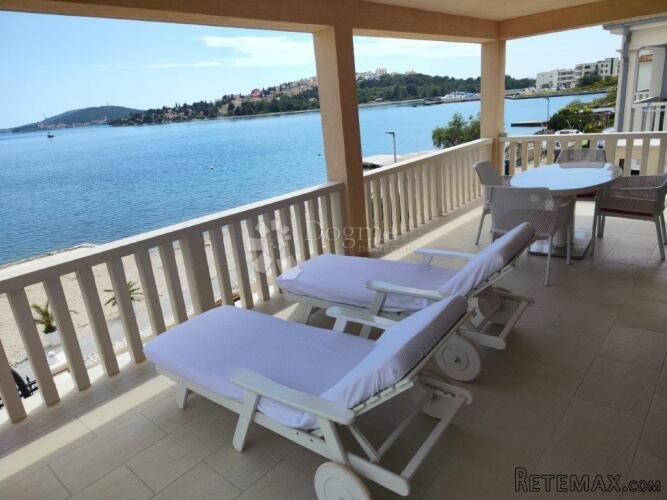 ROGOZNICA- PREDIVNA VILLA NA PLAŽI - 2
