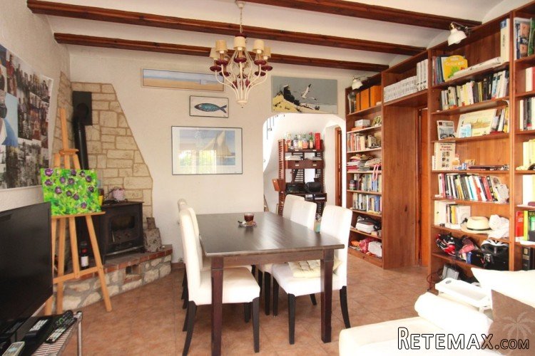 A pretty detached.. - 5