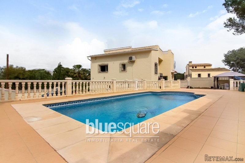 Beautifully Presented 4 Bedroom 3..