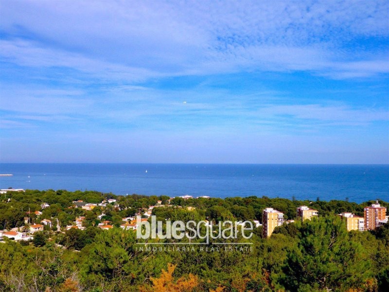 Large plot in an exclusive area of Las..