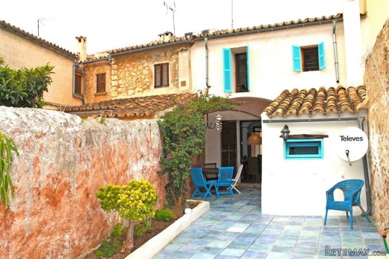 Renovated townhouse with beautiful..