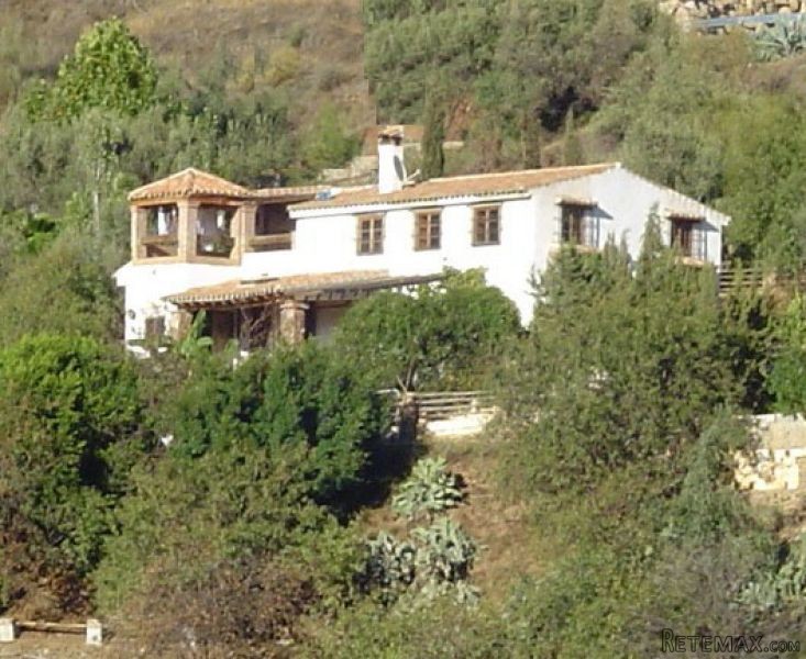 4 bedroom, 2 bathroom Finca/Country..