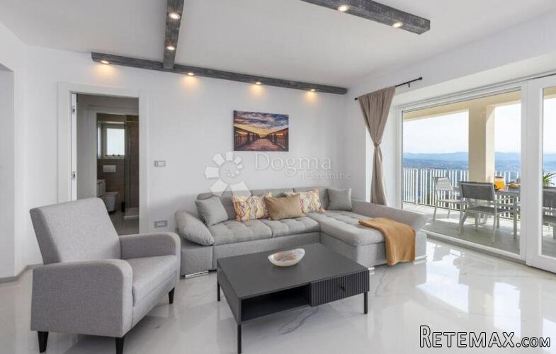 OPATIJA, STAN S POGLEDOM, ukupno 153 m2 - 2