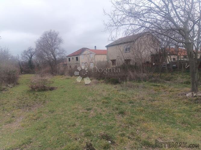 Zemunik - 2432m2,više parcela - 2