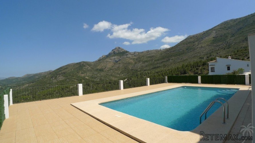 Well located finca within a short distance from the.. - 3