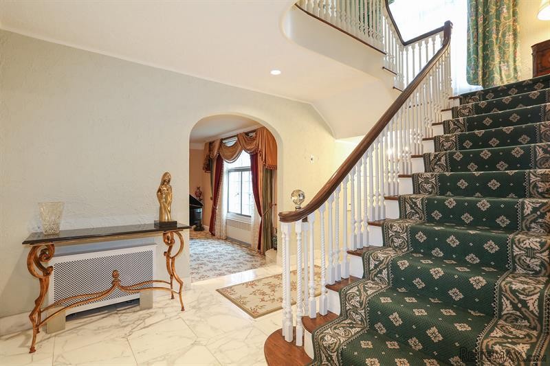 7 bedroom House For Sale: 18 Cooper.. - 2