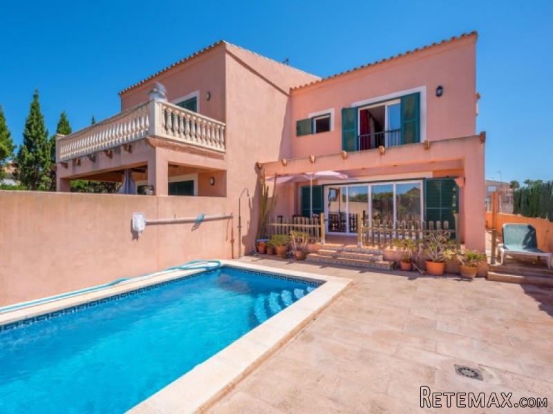 Mediterranean Semi-Detached House In Sa..