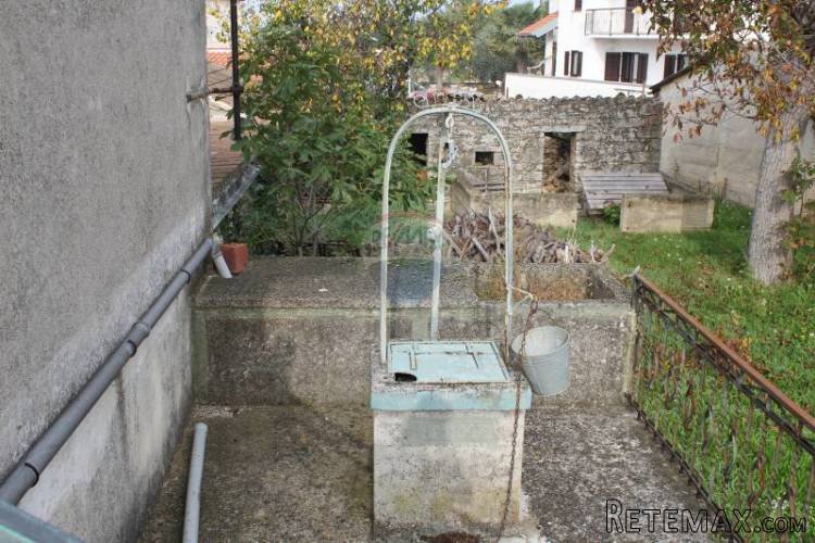 Kuća 200 m2 u mirnom predgrađu sa velikom okućnicom od... - 4