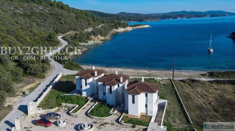 Β581 - FOR SALE "PORTO AZZURRO": THREE..