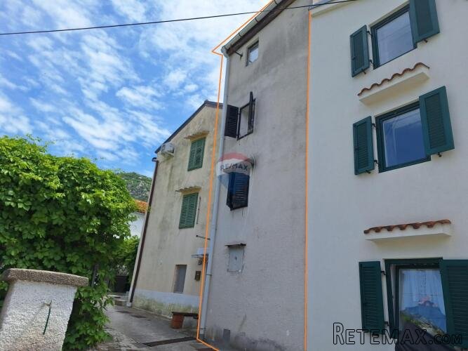 Draga Bašćanska-kuća za renoviranje 75m2 - 2