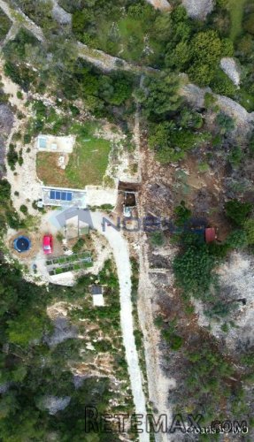 Vis, zemljište 13.000 m2 + kuća 100 m2 + nadstrešnica 20 m2 - 14