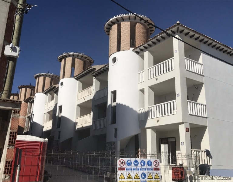 2 bedroom, 1 bathroom Apartment, (build..