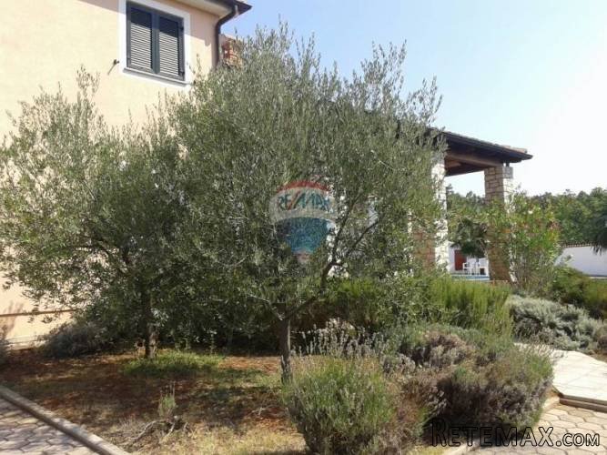 Kuća za odmor s bazenom - 5