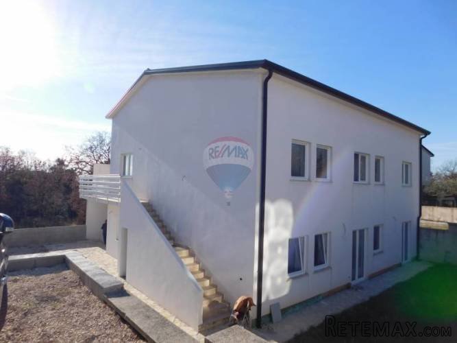 Valica - Stan na prvom kat, 60m2 PRILIKA!