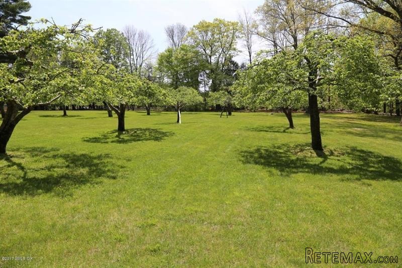 6 bedroom House For Sale: 869 Lake.. - 2