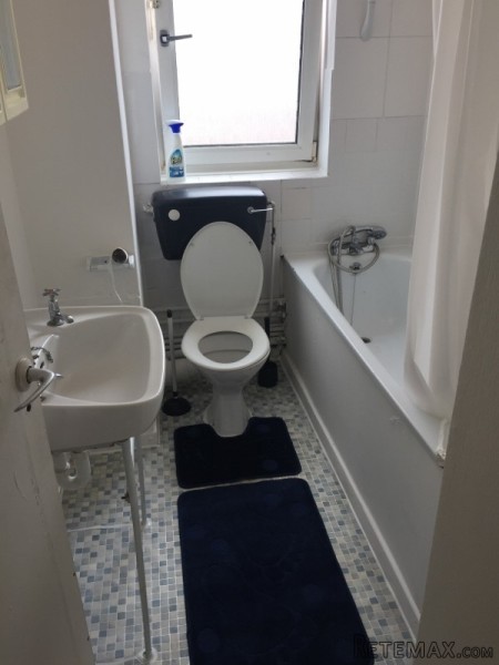 Room share for women, Zone 2, Mile End - 2