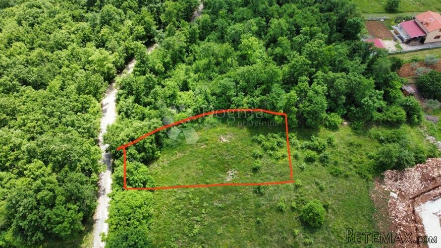 Građevinsko zemljište u centralnoj Istri, mirna lokacija za