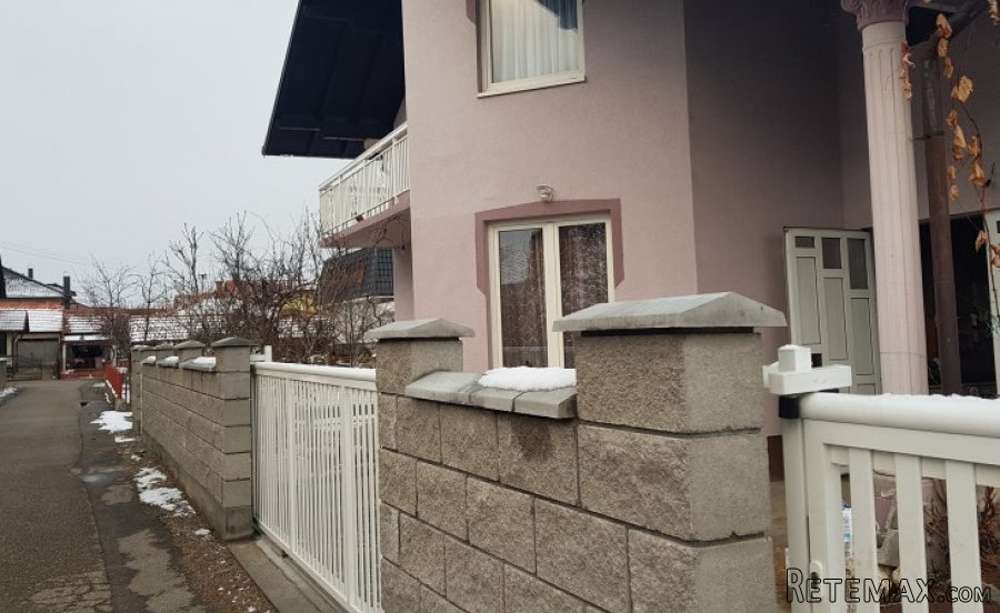 Prodajem kucu-Bijeljina - 2