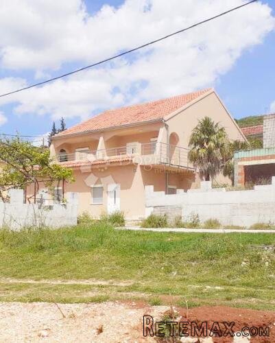 Prodaja kuće 80m od mora, 6 apartmana - 3