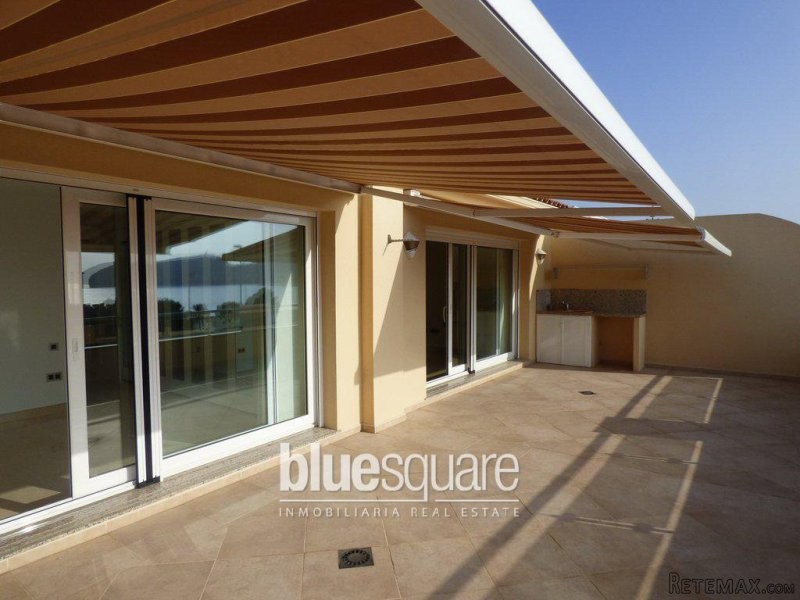 Luxury penthouse with sea views close..