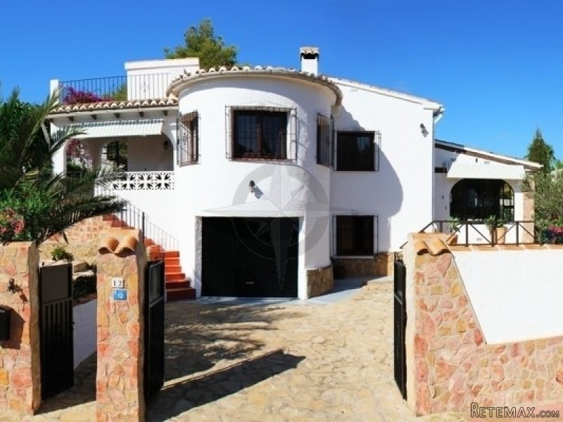 Contemporary And Pristine 3 Bedrooms 2..