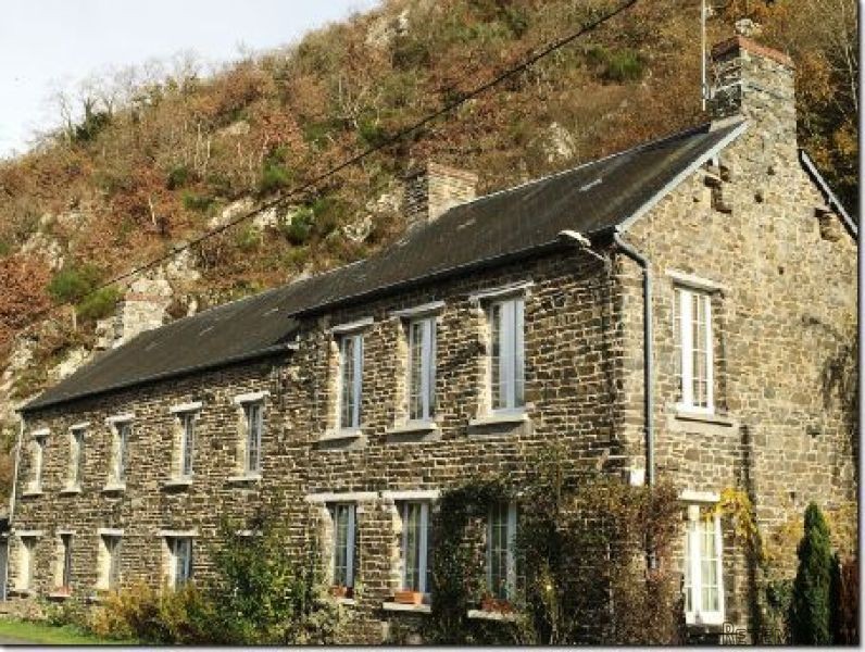 Vast Property Overlooking the River