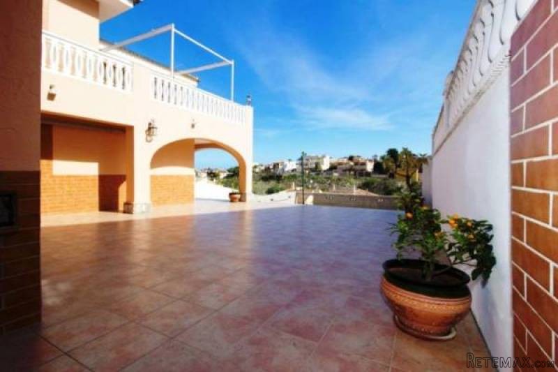 4 Bedroom 2 Bathroom Villa In.. - 2
