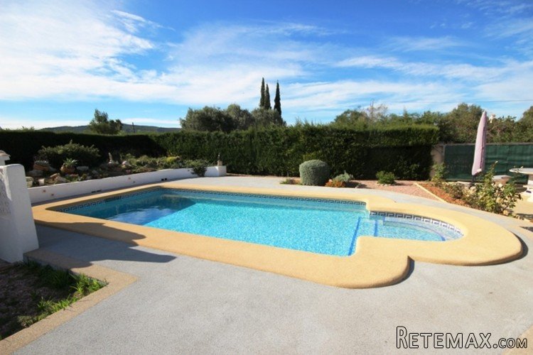 An excellent priced 3 bedroom villa located on a flat.. - 2