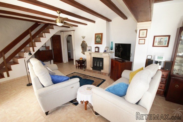 An excellent priced 3 bedroom villa located on a flat.. - 4
