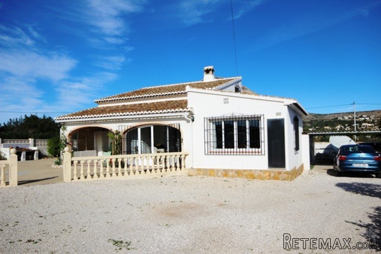 An excellent priced 3 bedroom villa located on a flat.. - 7