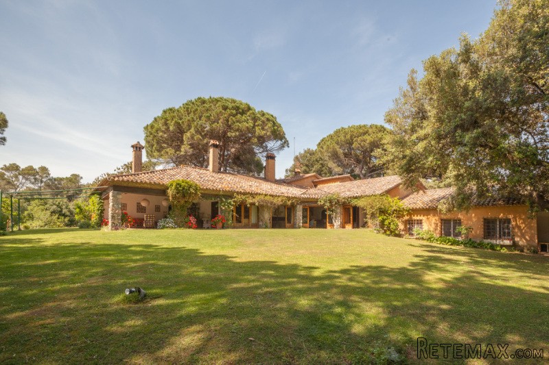 Country Estate with Equestrian..