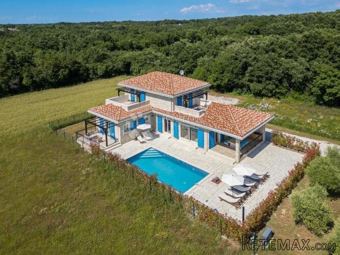 Rovinj okolica - Luksuzna vila s bazenom i 3 spavaće sobe!