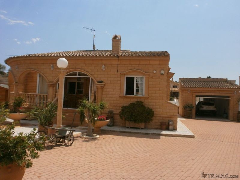 3 Bedrooms - Villa - Alicante - For Sale