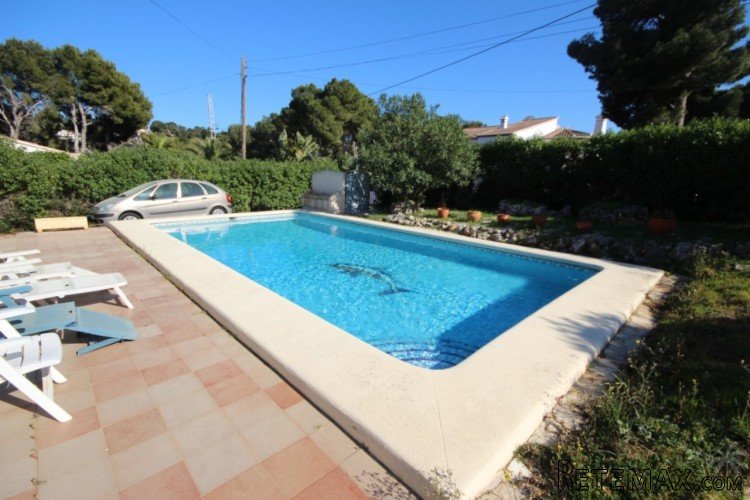 Charming Villa built on one level offering 3 double.. - 3
