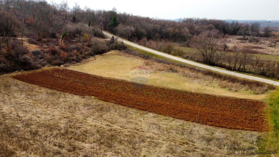 KANFANAR, OKOLICA - Građevinsko zemljište 3708 m2 - 3