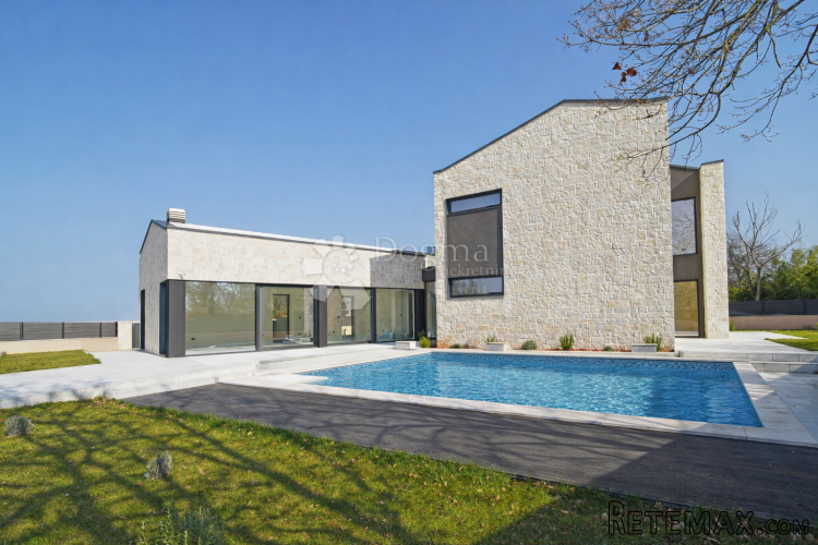 POREČ - JEDINSTVENA VILA S 4 SPAVAĆE SOBE I BAZENOM