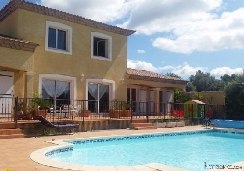 Spacious Villa on 1083m2 with Pool