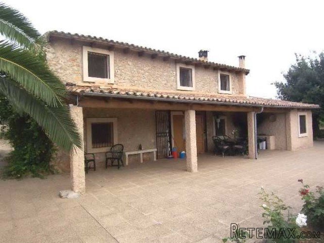 A fantastic rustic property in a rustic plot of 11.000 m2..