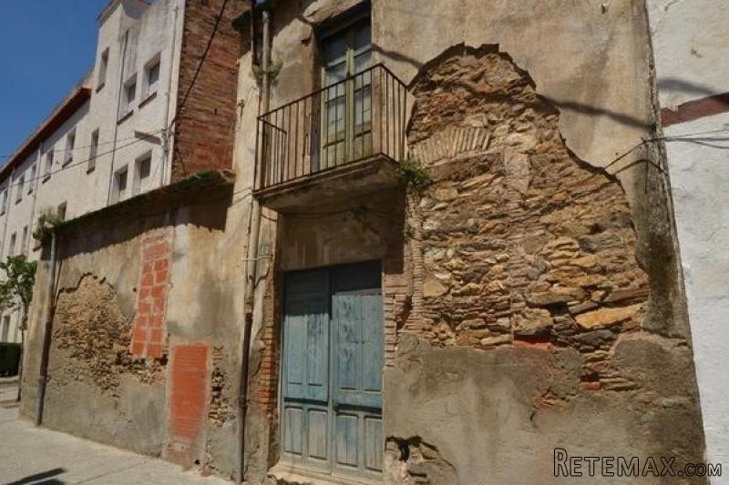 LLANcA: House to be renovated in the.. - 2
